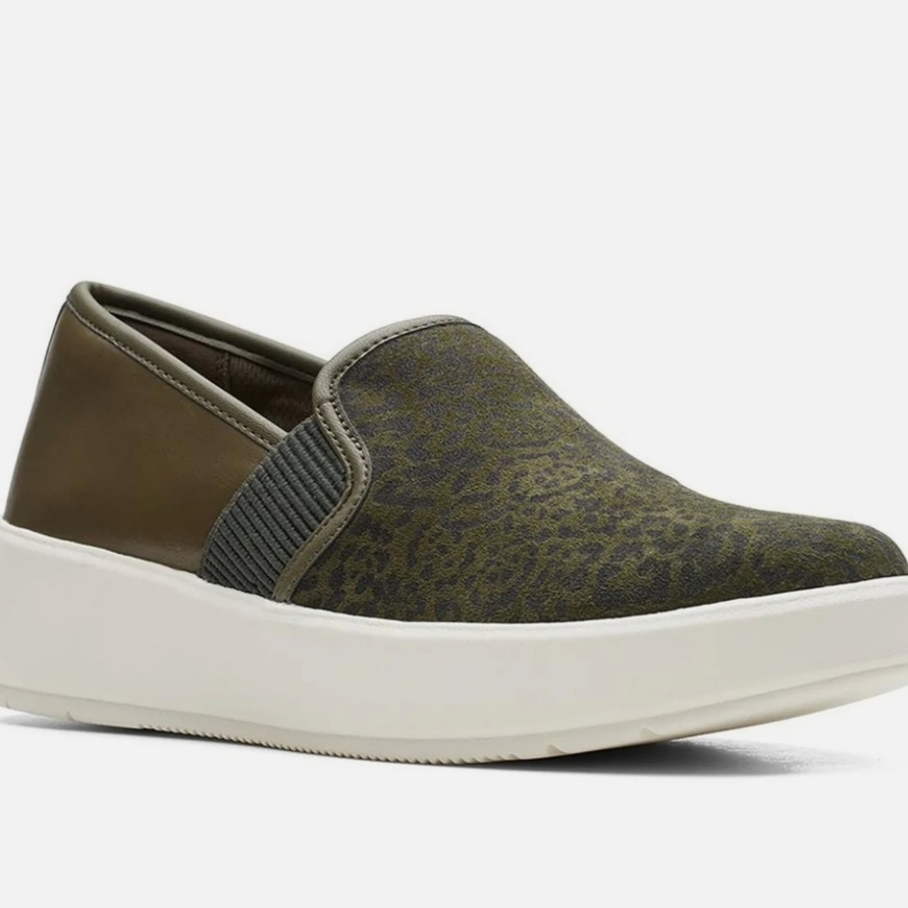 Clarks Women’s Layton Petal Dark Olive Leopard Size 9.5 - NEW Slip On Sneakers